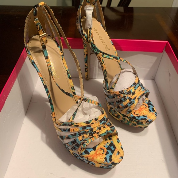 Abstract print heeled scandal size 8 1/2 - Picture 8 of 8
